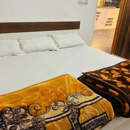 Milan Hotel & Restaurant Sikar Esterno foto