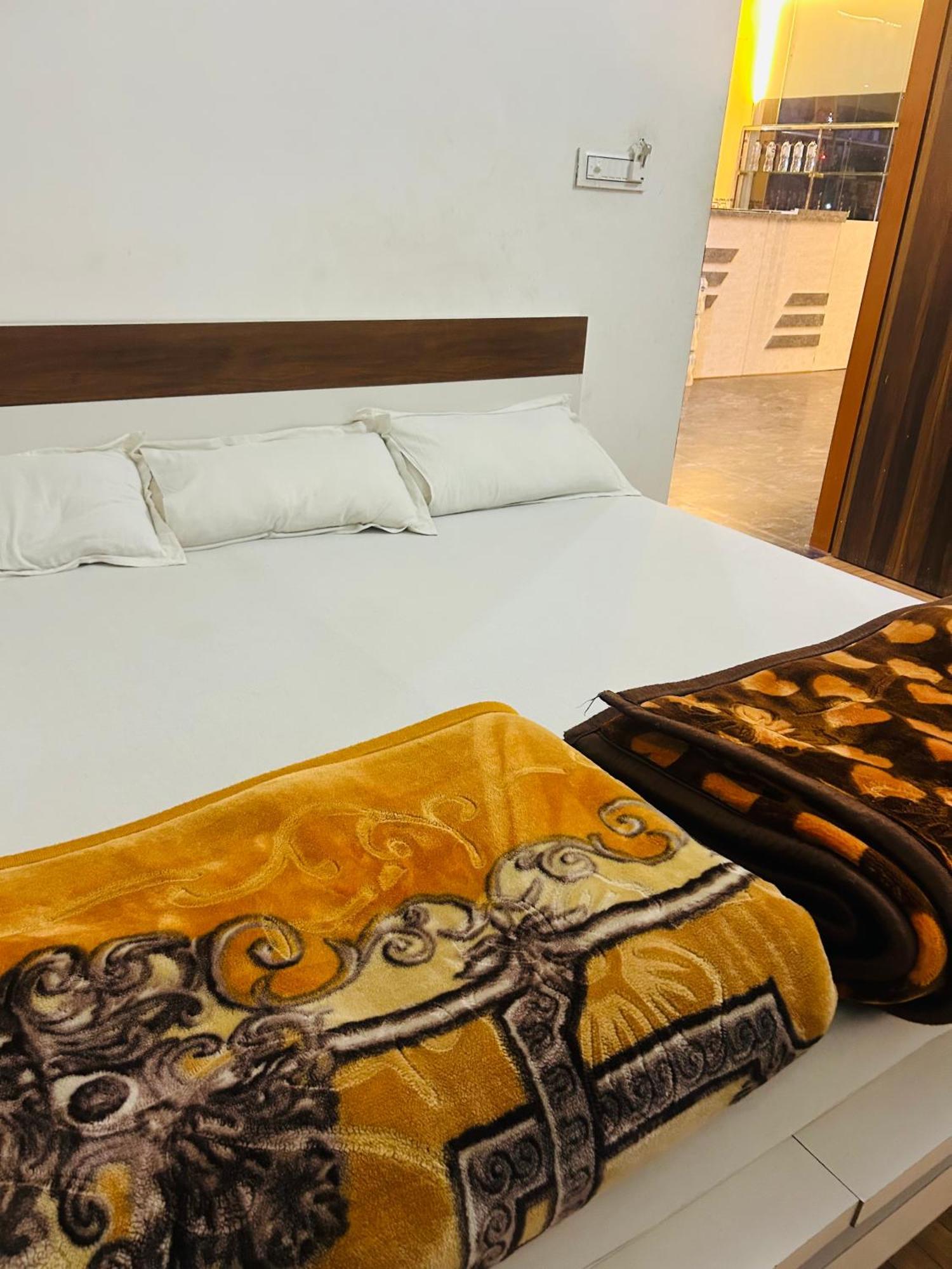 Milan Hotel & Restaurant Sikar Esterno foto